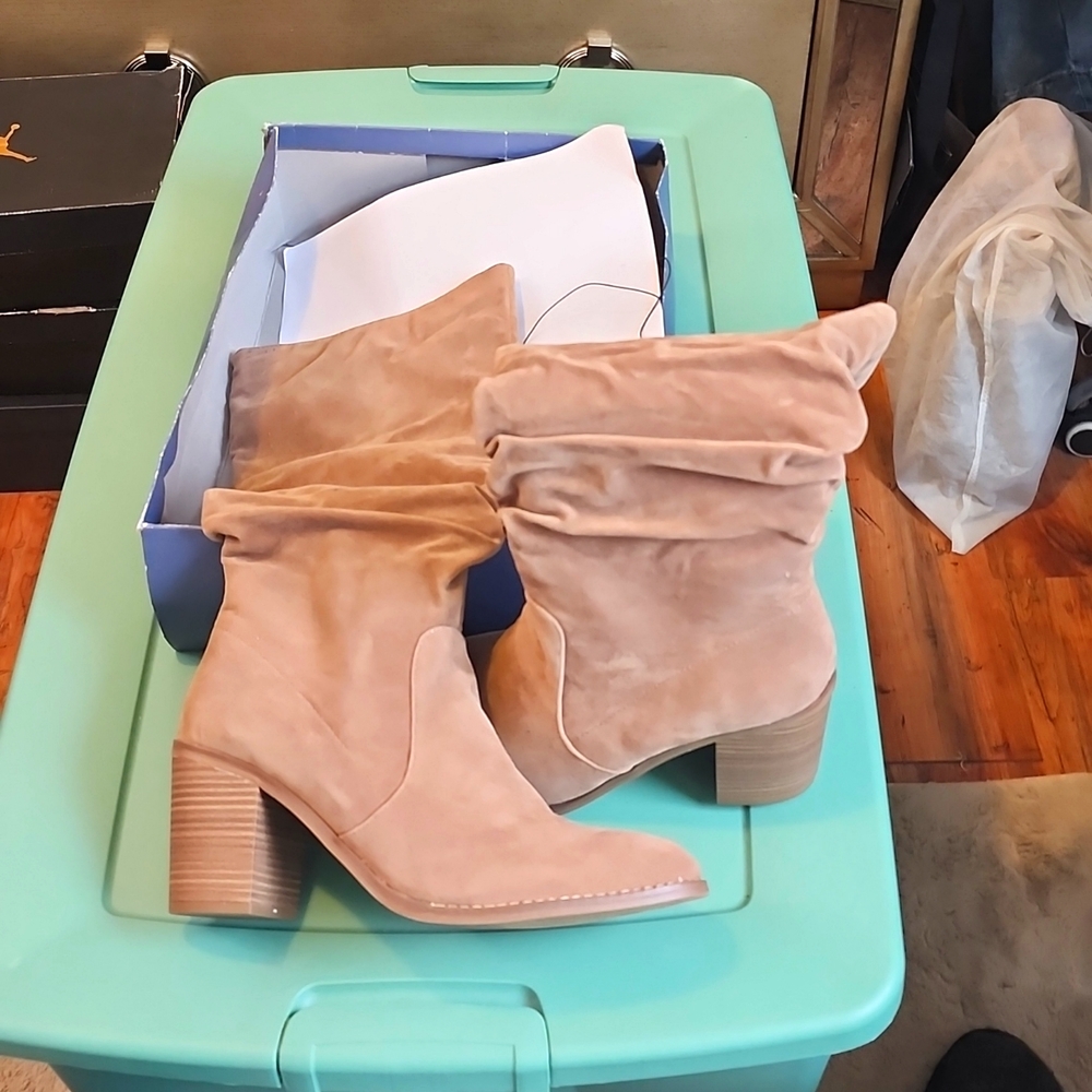 Universal Thread Boots